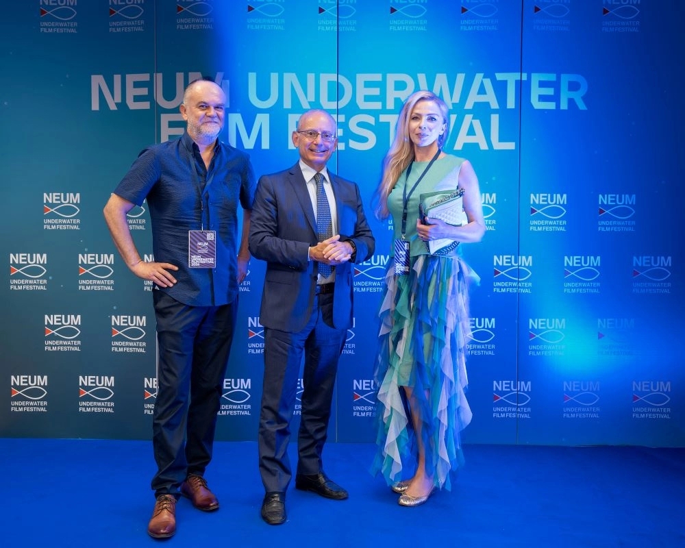 Direktor Festivala Ivo Mikulić, nj.e. veleposlanik Marco di Ruzza, Julijana Mikulić Jurković izvršna producentica festivala